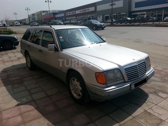 Mercedes E 220 1995, 300,000 km - 2.2 l - Bakı