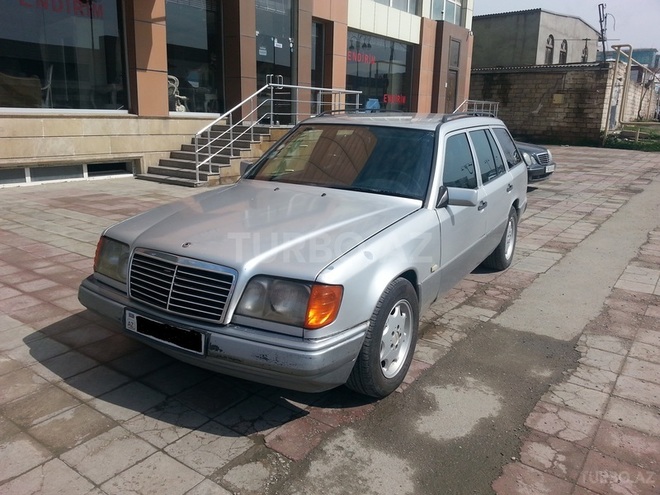 Mercedes E 220 1995, 300,000 km - 2.2 l - Bakı