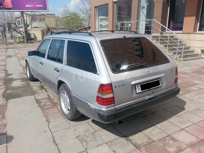 Mercedes E 220 1995, 300,000 km - 2.2 l - Bakı