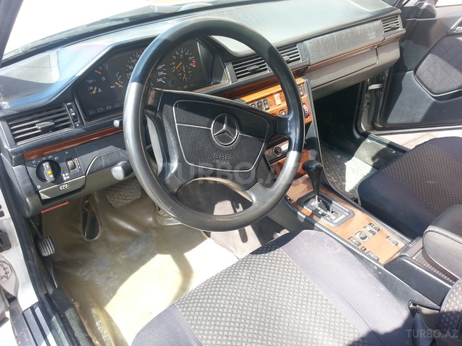 Mercedes E 220 1995, 300,000 km - 2.2 l - Bakı