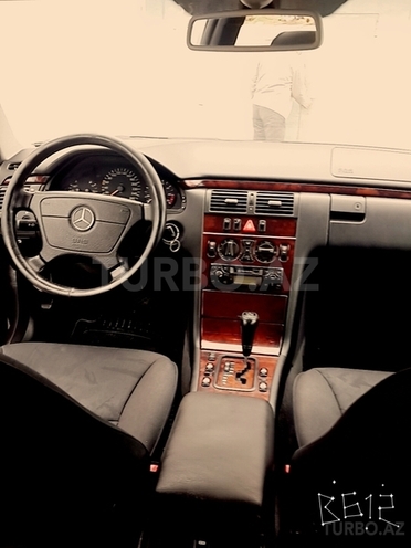 Mercedes E 280 1999, 217,000 km - 2.8 l - Bakı