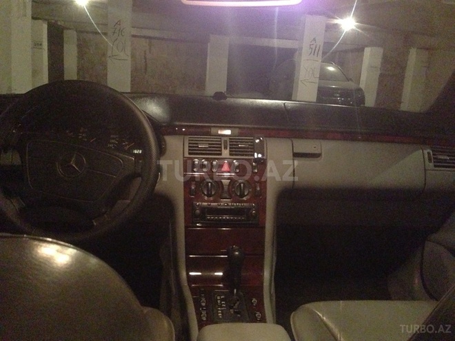 Mercedes E 230 1997, 210,000 km - 2.3 l - Bakı