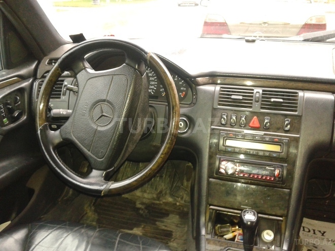Mercedes E 320 1996, 200,000 km - 0.3 л - Sumqayıt