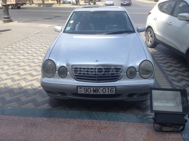 Mercedes E 320 2001, 275,000 km - 3.2 l - Bakı