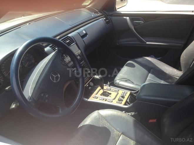 Mercedes E 320 2001, 275,000 km - 3.2 l - Bakı