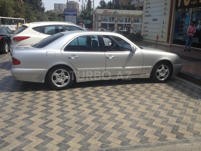 Mercedes E 320 2001, 275,000 km - 3.2 l - Bakı