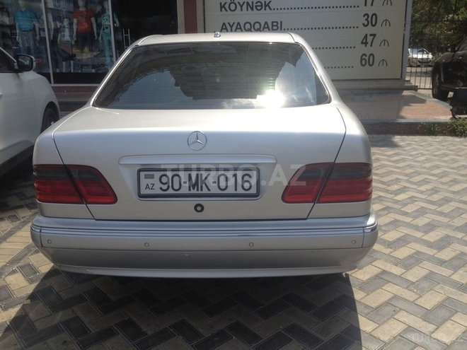Mercedes E 320 2001, 275,000 km - 3.2 l - Bakı