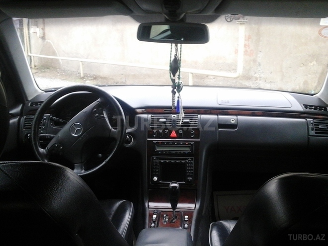Mercedes E 320 2001, 253,000 km - 3.2 л - Bakı