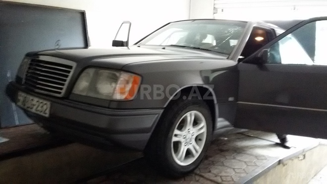 Mercedes E 220 1994, 320,000 km - 2.2 l - Bakı