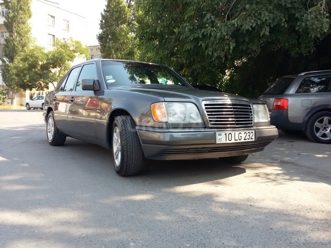 Mercedes E 220 1994, 320,000 km - 2.2 l - Bakı