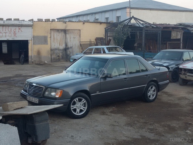 Mercedes E 220 1994, 320,000 km - 2.2 l - Bakı