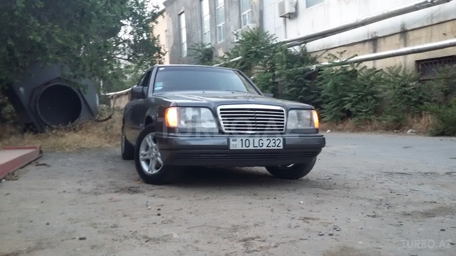 Mercedes E 220 1994, 320,000 km - 2.2 l - Bakı