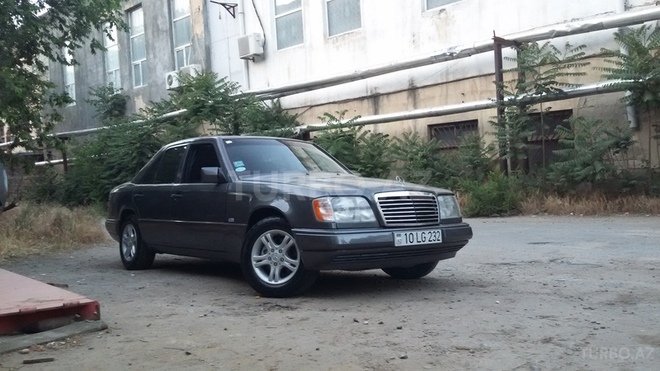 Mercedes E 220 1994, 320,000 km - 2.2 l - Bakı