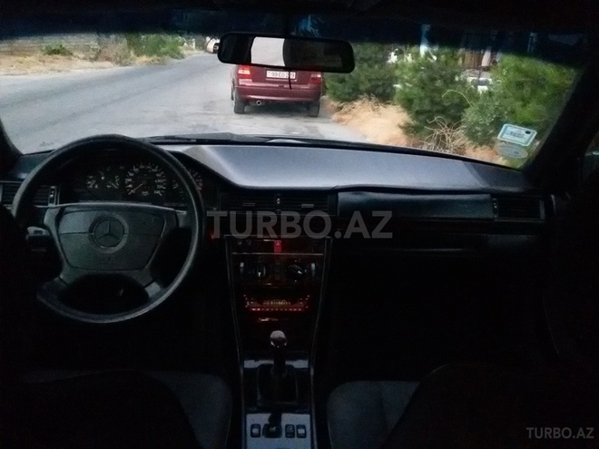 Mercedes E 220 1994, 320,000 km - 2.2 l - Bakı