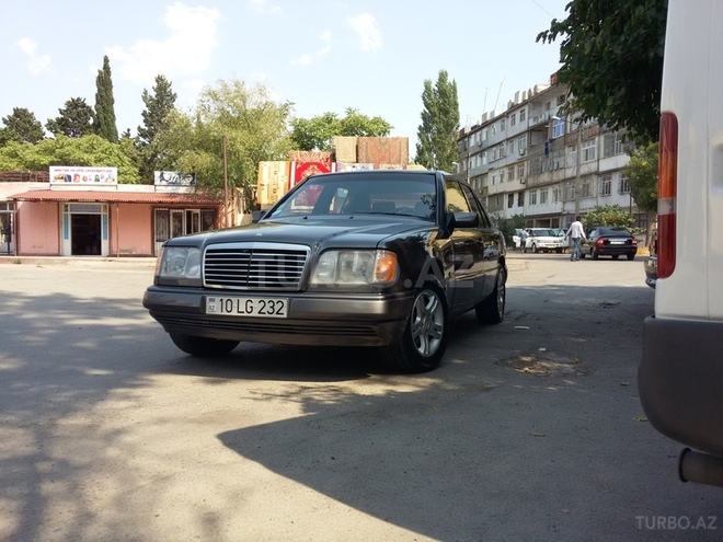 Mercedes E 220 1994, 320,000 km - 2.2 l - Bakı