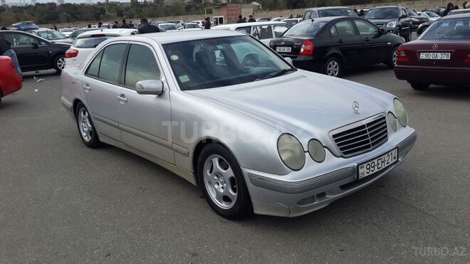 Mercedes E 270 2000, 299,000 km - 2.7 l - Bakı