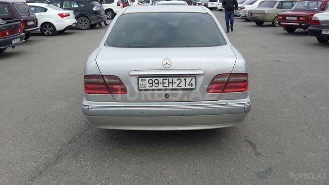 Mercedes E 270 2000, 299,000 km - 2.7 l - Bakı