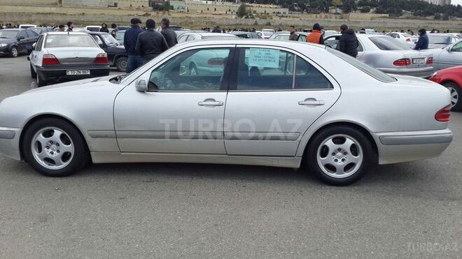 Mercedes E 270 2000, 299,000 km - 2.7 l - Bakı