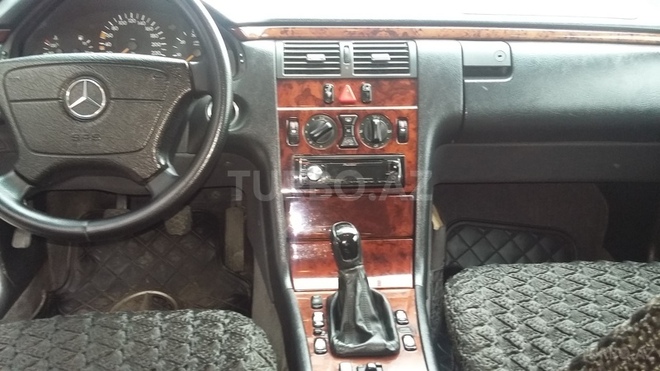 Mercedes E 220 1999, 285,486 km - 2.2 l - Bakı