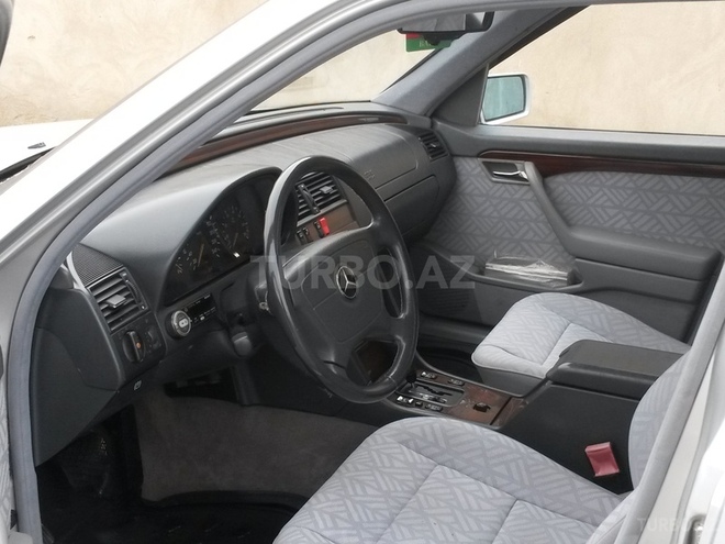 Mercedes C 200 1995, 230,000 km - 2.0 l - Bakı