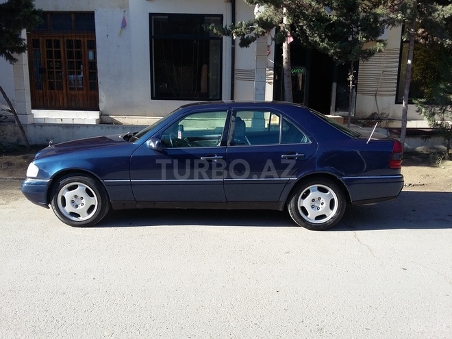 Mercedes C 220 1995, 375,000 km - 2.2 l - Sumqayıt
