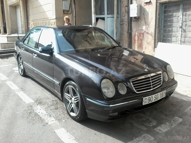 Mercedes E 220 2000, 220,500 km - 2.2 l - Bakı