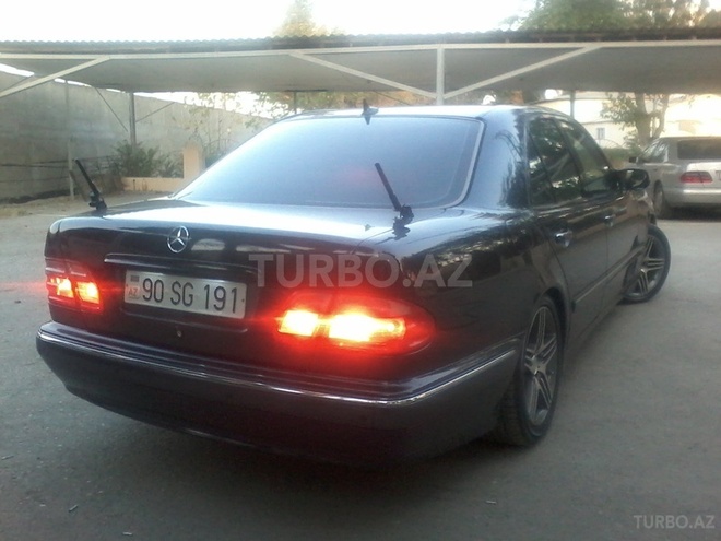 Mercedes E 220 2000, 220,500 km - 2.2 l - Bakı