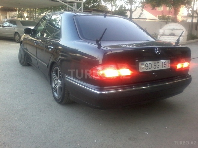 Mercedes E 220 2000, 220,500 km - 2.2 l - Bakı