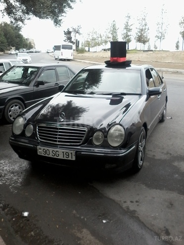 Mercedes E 220 2000, 220,500 km - 2.2 l - Bakı