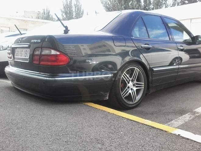 Mercedes E 220 2000, 220,500 km - 2.2 l - Bakı