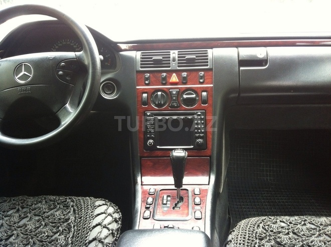 Mercedes E 220 2001, 290,000 km - 2.2 l - Bakı