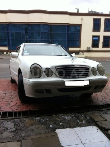 Mercedes E 220 2001, 290,000 km - 2.2 l - Bakı