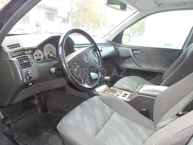 Mercedes E 220 2000, 294,000 km - 2.2 l - Bakı