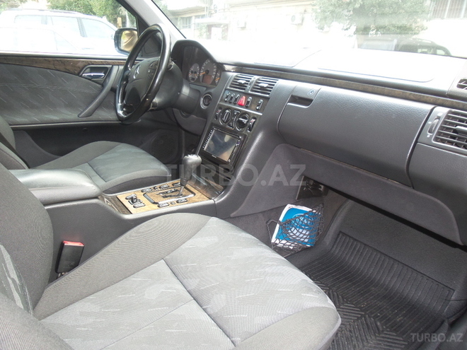Mercedes E 220 2000, 294,000 km - 2.2 l - Bakı