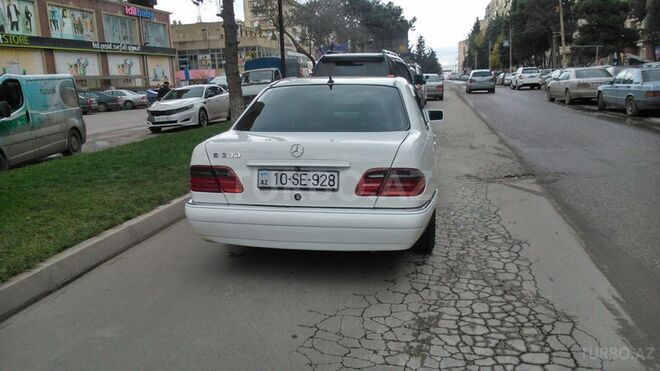 Mercedes E 230 1998, 100,000 km - 2.3 l - Bakı