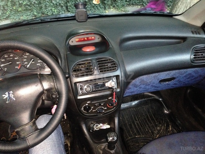 Peugeot 206 2002, 220,000 km - 1.4 л - Bakı