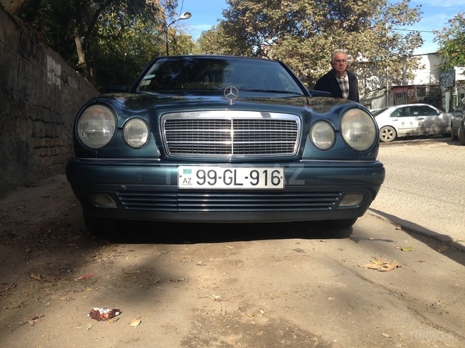 Mercedes E 220 1998, 300,000 km - 2.2 l - Bakı