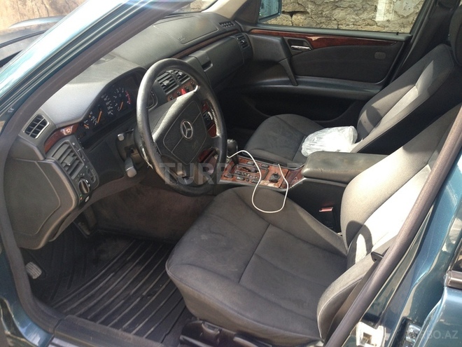 Mercedes E 220 1998, 300,000 km - 2.2 l - Bakı