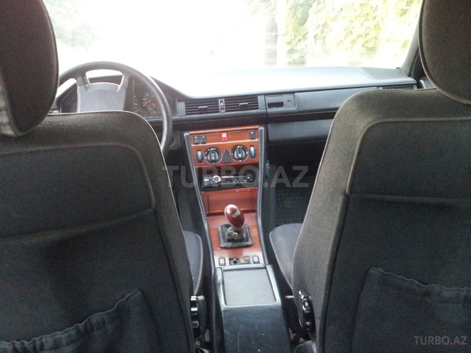 Mercedes E 200 1993, 430,000 km - 2.0 l - Xaçmaz