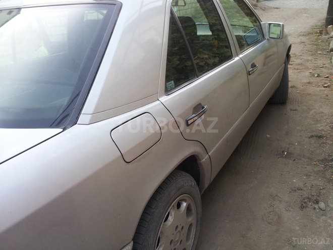 Mercedes E 200 1993, 430,000 km - 2.0 l - Xaçmaz