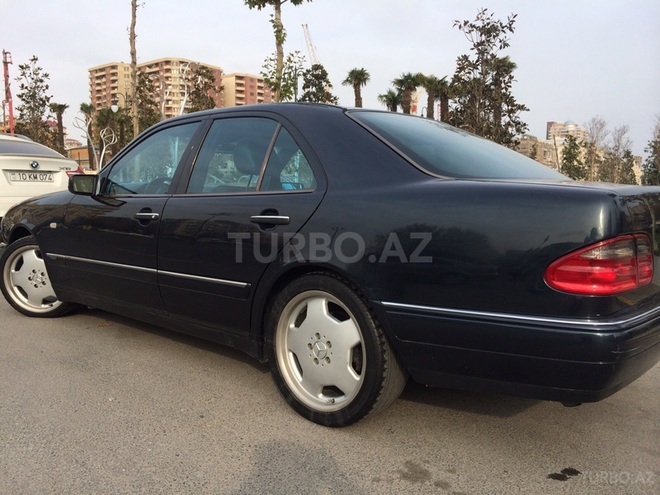 Mercedes E 320 1999, 190,000 km - 3.2 l - Bakı