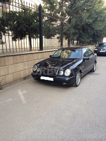 Mercedes E 320 1999, 190,000 km - 3.2 l - Bakı