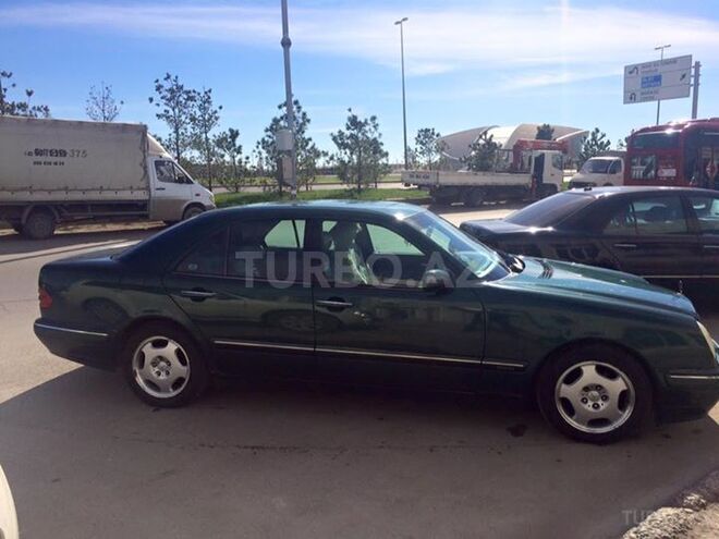 Mercedes E 220 1999, 238,000 km - 2.2 l - Bakı