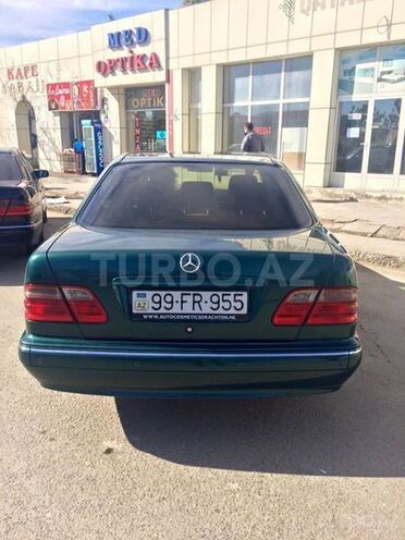 Mercedes E 220 1999, 238,000 km - 2.2 l - Bakı