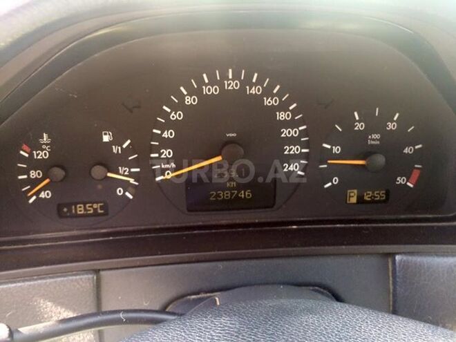 Mercedes E 220 1999, 238,000 km - 2.2 l - Bakı