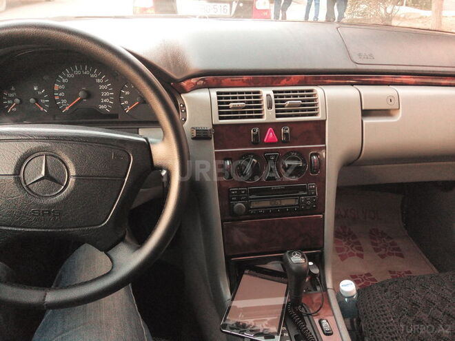 Mercedes E 240 1997, 288,500 km - 2.4 l - Bakı