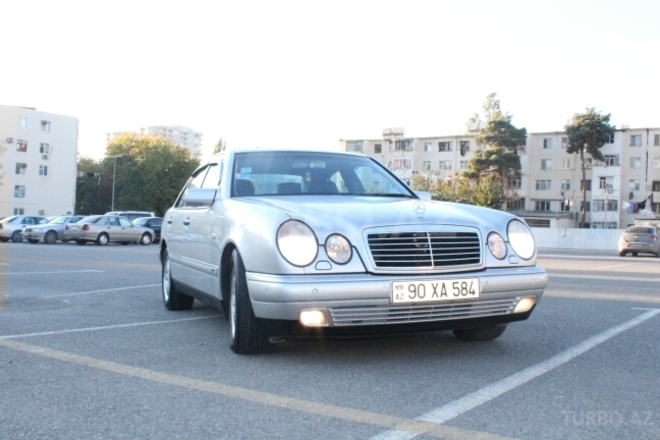 Mercedes E 240 1998, 270,000 km - 2.4 l - Bakı