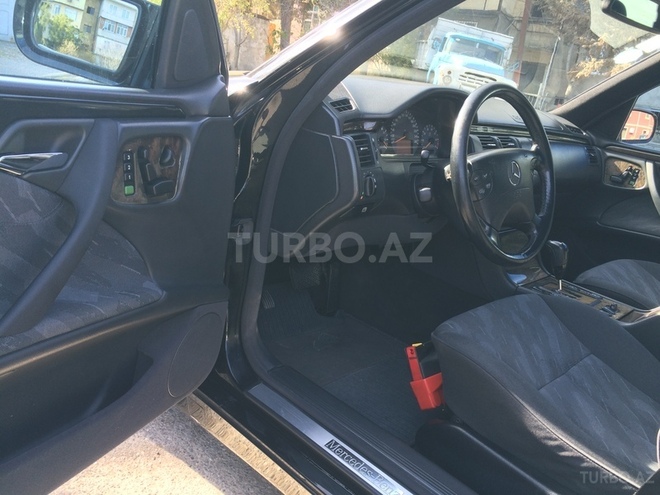 Mercedes E 240 2001, 187,000 km - 2.6 l - Bakı