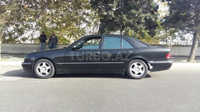 Mercedes E 200 2001, 158,000 km - 2.0 l - Bakı