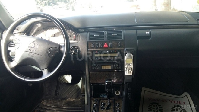 Mercedes E 200 2001, 158,000 km - 2.0 l - Bakı